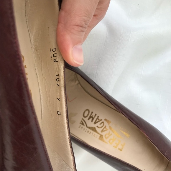 Salvatore Ferragamo Vintage Red 2.5” Heel Pumps Women Sz 7B Made in Italy - Picture 8 of 14